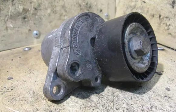 Renault Espace III Alternator belt tensioner 8200941079