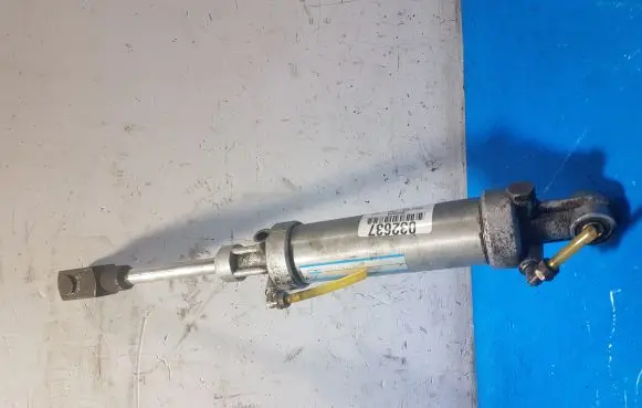 Volvo 960 Holder (bracket) 