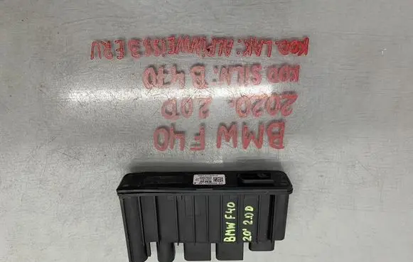 BMW 1 F40 Ignition amplifier control unit 8589907