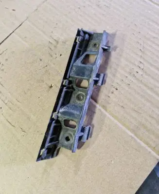 Volkswagen PASSAT B6 Front bumper mounting bracket