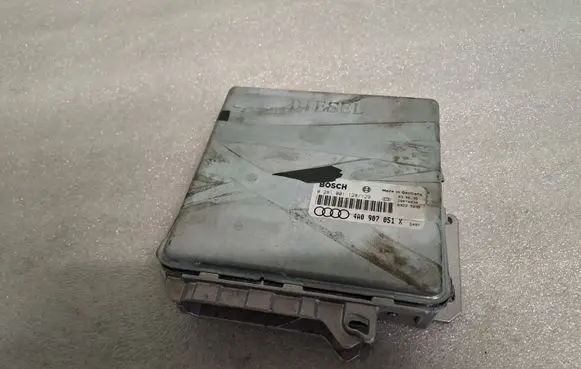 Audi 100 S4 C4 Engine control unit/module 0281001128