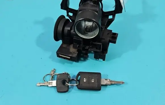 Opel Corsa C Ignition lock 24445098 IMPRK1601851