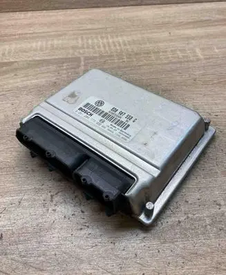 Volkswagen PASSAT B5 Engine control unit/module ECU 8D0907558G 0261204773