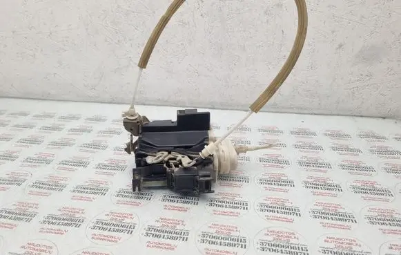 Audi A4 S4 B5 8D Front door lock 8D1837015B