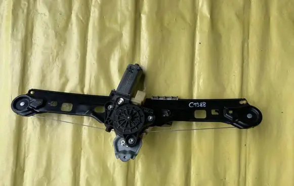 Mercedes-Benz C W203 Rear door window regulator with motor A2037301046 0130822007