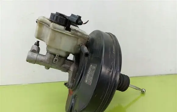 Volkswagen Golf V Brake booster 1K1614105AE