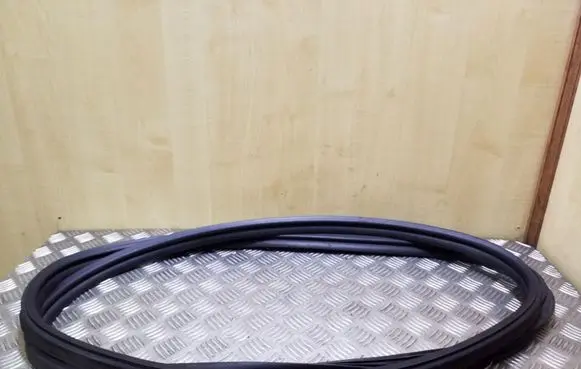 Trunk rubber seal (body)