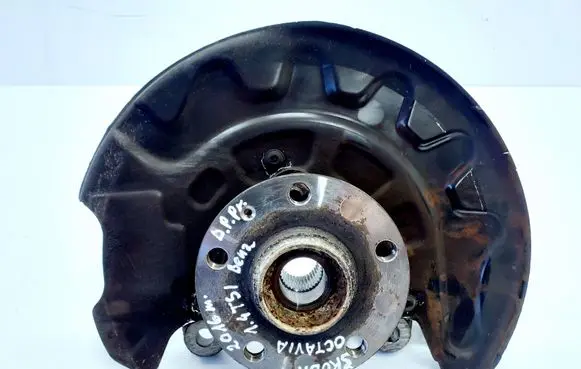 Front wheel hub