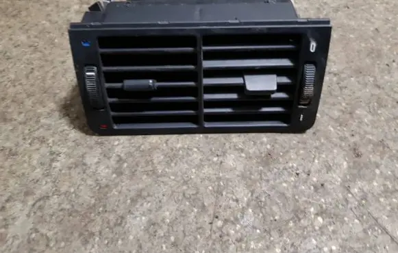 BMW 7 E38 Rear air vent grill 64228390290 64228390117