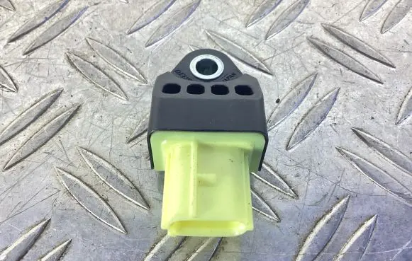 Lexus RC Airbag deployment crash/impact sensor 8983112040
