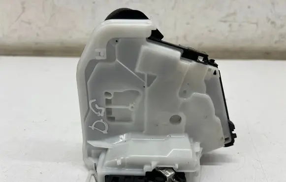 Nissan X-Trail T33 Rear door lock 825006RN1A