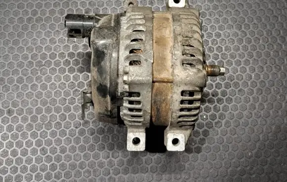 Honda CR-V Generator/alternator 1042104860