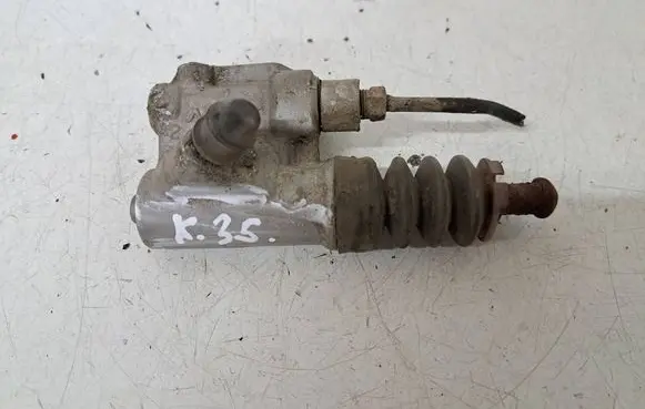 Honda FR-V Clutch slave cylinder