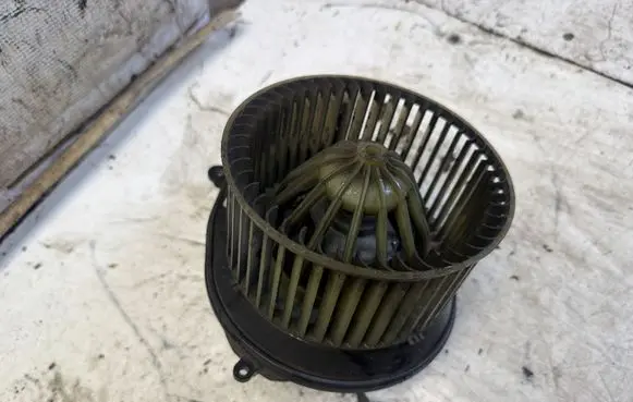 Audi A4 S4 B5 8D Heater fan/blower 740221233F