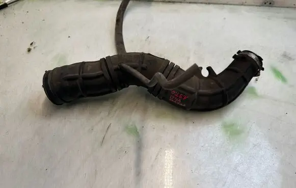 Volvo S40, V40 Air intake hose/pipe 30899803