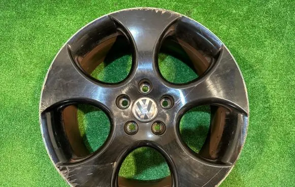 Volkswagen Golf V R18 alloy rim 