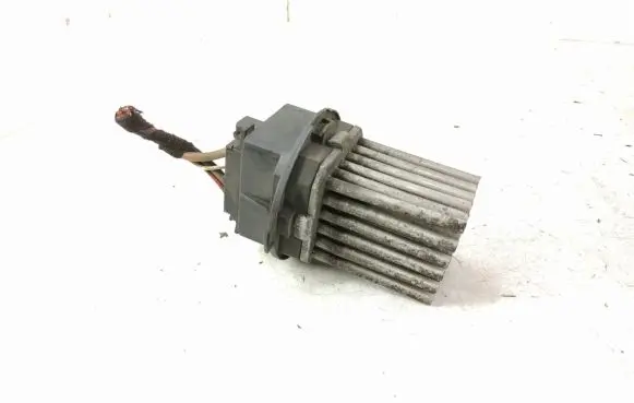 Mercedes-Benz C W204 Heater blower fan relay 2048707710 A2048707710