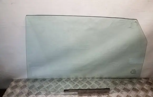 Toyota Auris E180 Rear door window glass
