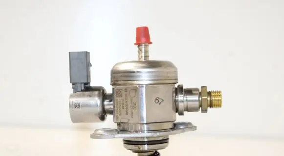 Audi A4 S4 B8 8K Fuel injection high pressure pump 06H127025M