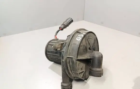 Volkswagen Golf V Secondary air pump 06A131333C 72273813 06A959253E