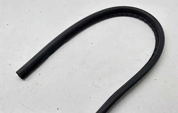 Porsche Cayenne (9Y0 9Y3) Engine compartment rubber 4M0823723