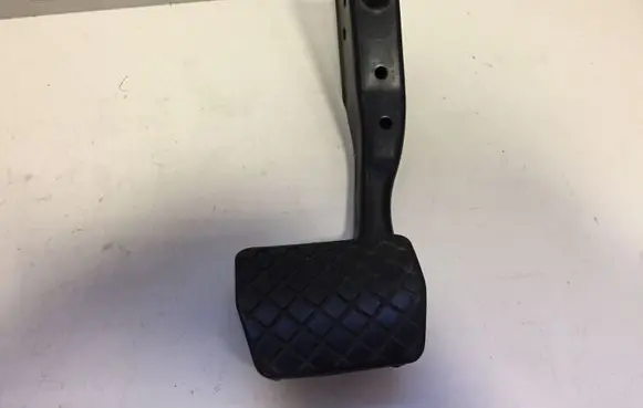 Volkswagen Tiguan Brake pedal 1T1723143E