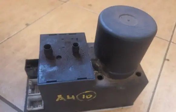 Audi A4 S4 B5 8D Central locking motor 8L0862257E