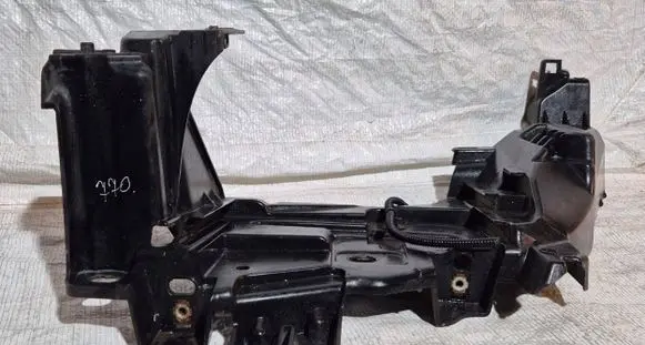 Renault Megane III Headlight/headlamp mounting bracket