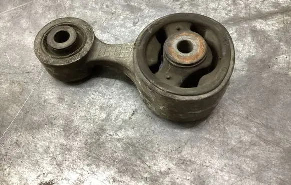 Honda CR-V Engine mount bracket 089007