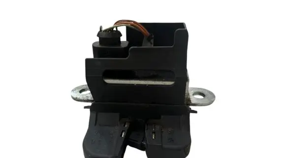 Volkswagen Golf V Tailgate/trunk/boot lock/catch/latch 5M0827505B
