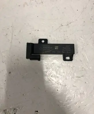 Dodge Durango III Aerial antenna amplifier 68051315AB 023AA76995 2840864000300
