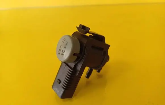 Audi A4 S4 B6 8E 8H Turbo solenoid valve 1K0906283A