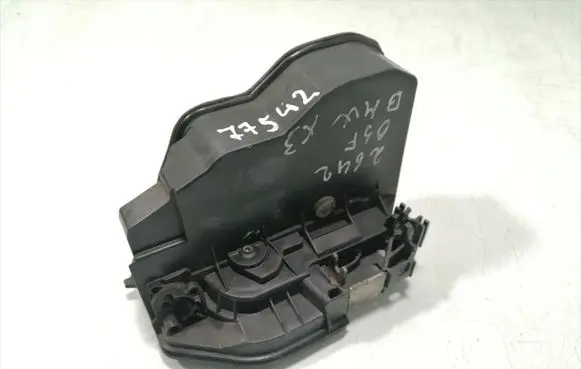BMW X3 E83 Front door lock 7167072
