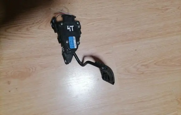 Renault Espace IV Accelerator throttle pedal 6PV00811918 8200007513