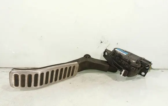 Volkswagen Touareg I Accelerator throttle pedal 7L6723507A 6PV00777026