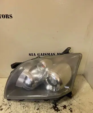 Toyota Avensis T250 Headlight/headlamp
