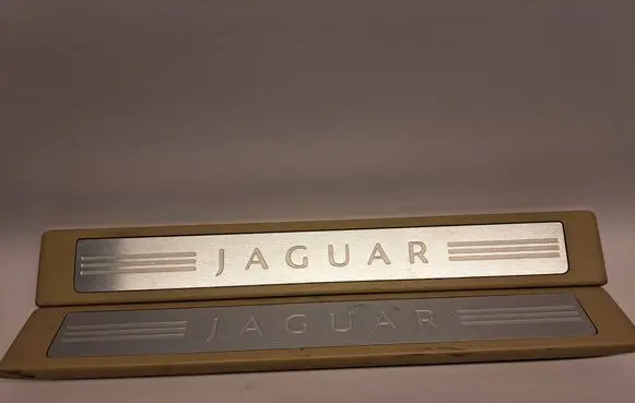 Jaguar XF X250 Front sill trim cover 8X2313201A 8X2313200A