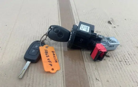Dacia Sandero Ignition lock 285910001R F3698A392