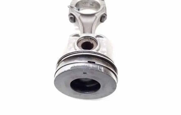 Nissan Terrano Piston with connecting rod