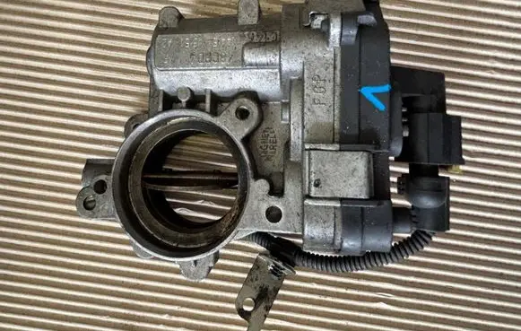 Opel Vectra C Throttle valve 48CPD4 14451351