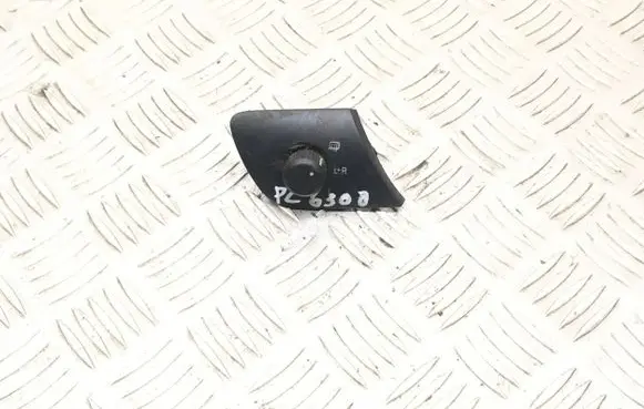 Wing mirror switch