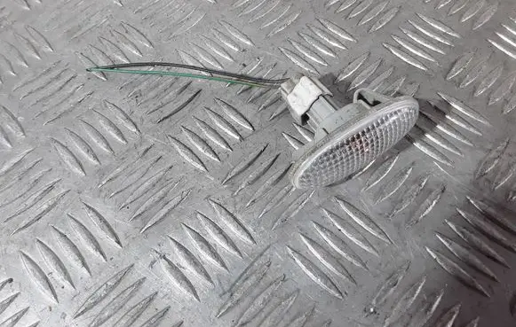Mazda 6 Front fender indicator light