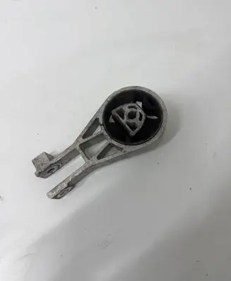 Opel Corsa E Gearbox mounting bracket 633374681 130917