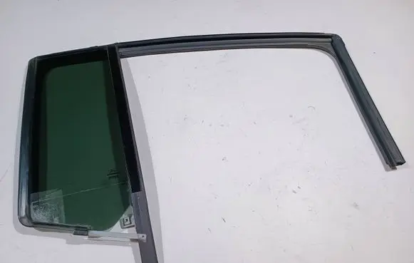 Rear vent window glass