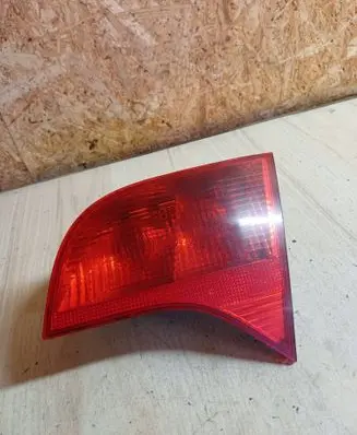 Tailgate rear/tail lights