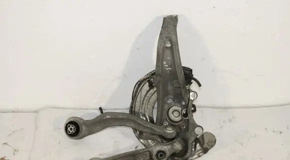BMW 5 G30 G31 Front wheel hub spindle knuckle 6884382