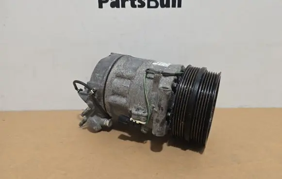 Volvo V40 Air conditioning (A/C) compressor (pump) 31418495