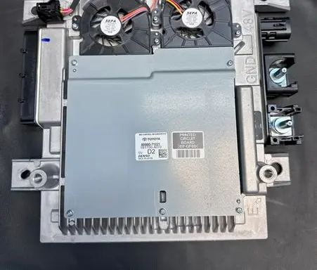 Toyota Hilux VIII Voltage converter/converter module 899B071021 1817004070 LY60F05F