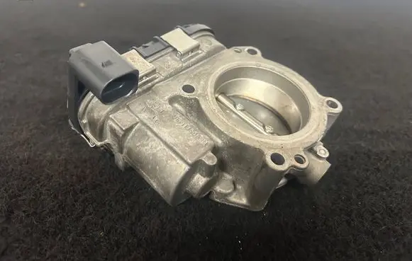 Audi A4 S4 B8 8K Electric throttle body valve 06M133062H