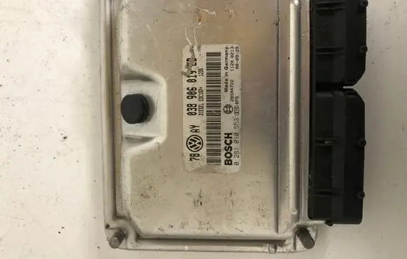 Volkswagen PASSAT B5.5 Engine control unit/module 038906019ED 0281010553